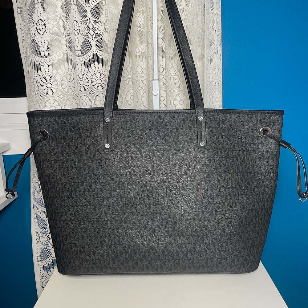 Michael Kors Black with Matching Pouch Signature Tote - Picture 6 of 17